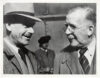 
Brustbild von Thomas Mann, mit Hut, und Heinrich Mann, mit Brille.